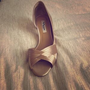 NINA Contesa 9.5 Satin Heel